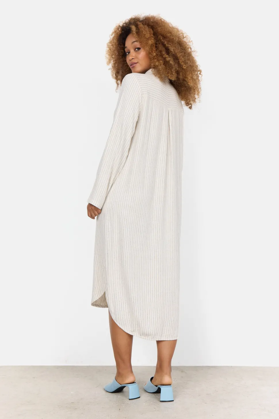 alema__jacket_dress_in_sa_4.webp Alema 2 Jacket Dress in Sand