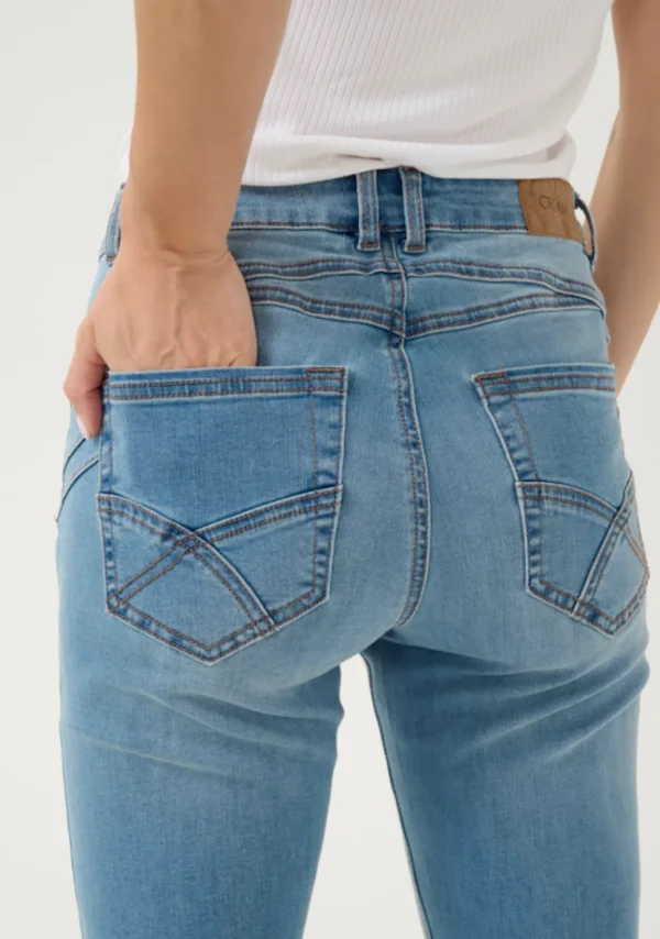 Amalie Bootcut Jeans in Austin Light Denim Blue