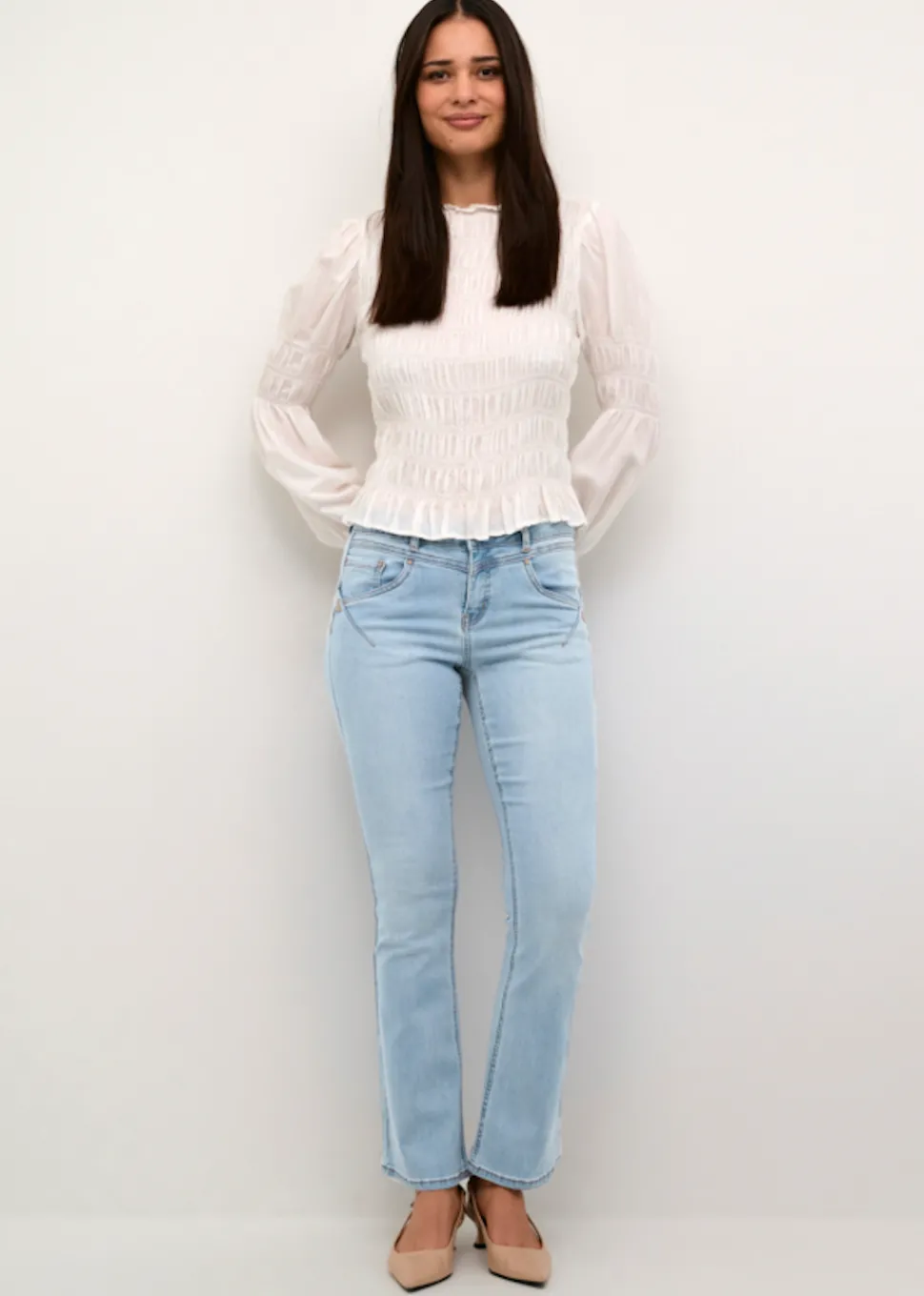 amalie_bootcut_jeans_in_a_6.webp Amalie Bootcut Jeans in Austin Light Denim Blue