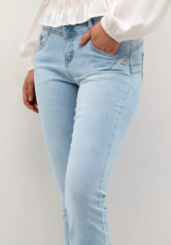 Amalie Bootcut Jeans in Austin Light Denim Blue