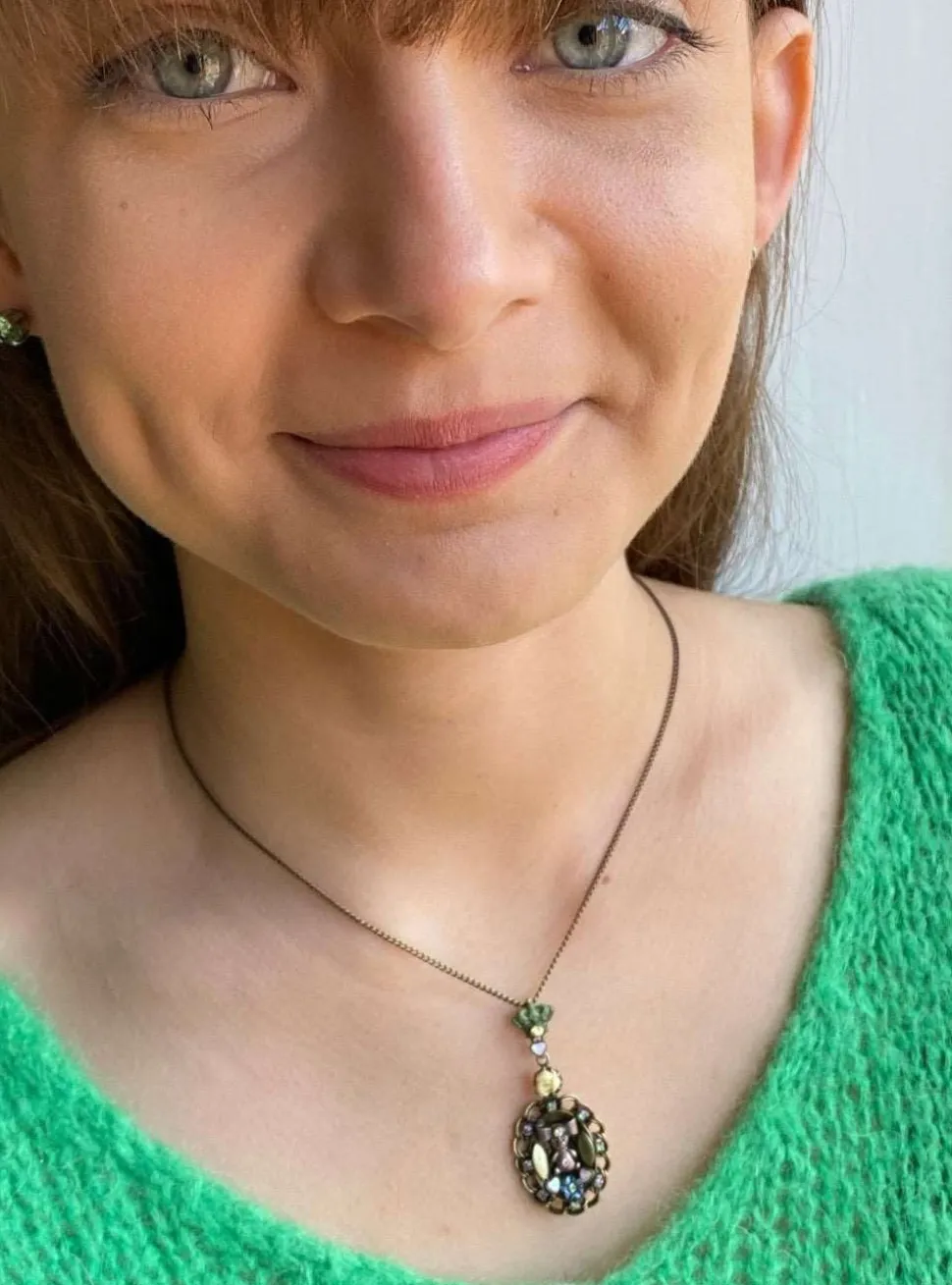 arsenic_in_old_lace_neckl_7.webp Arsenic in Old Lace Necklace Pendant Teddy and Flowers