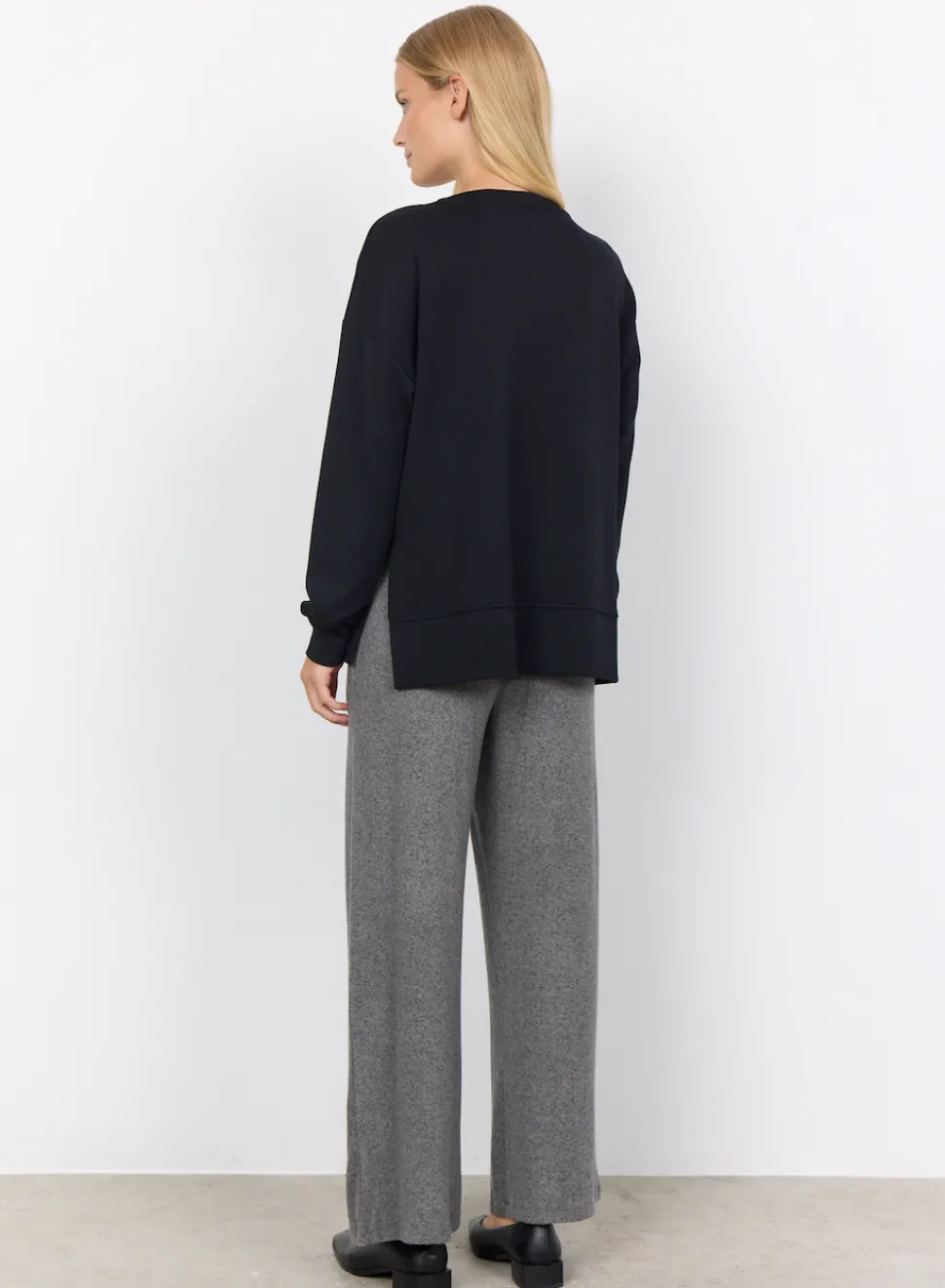 banu__sweatshirt_in_black_2.webp Banu 164 Sweatshirt in Black