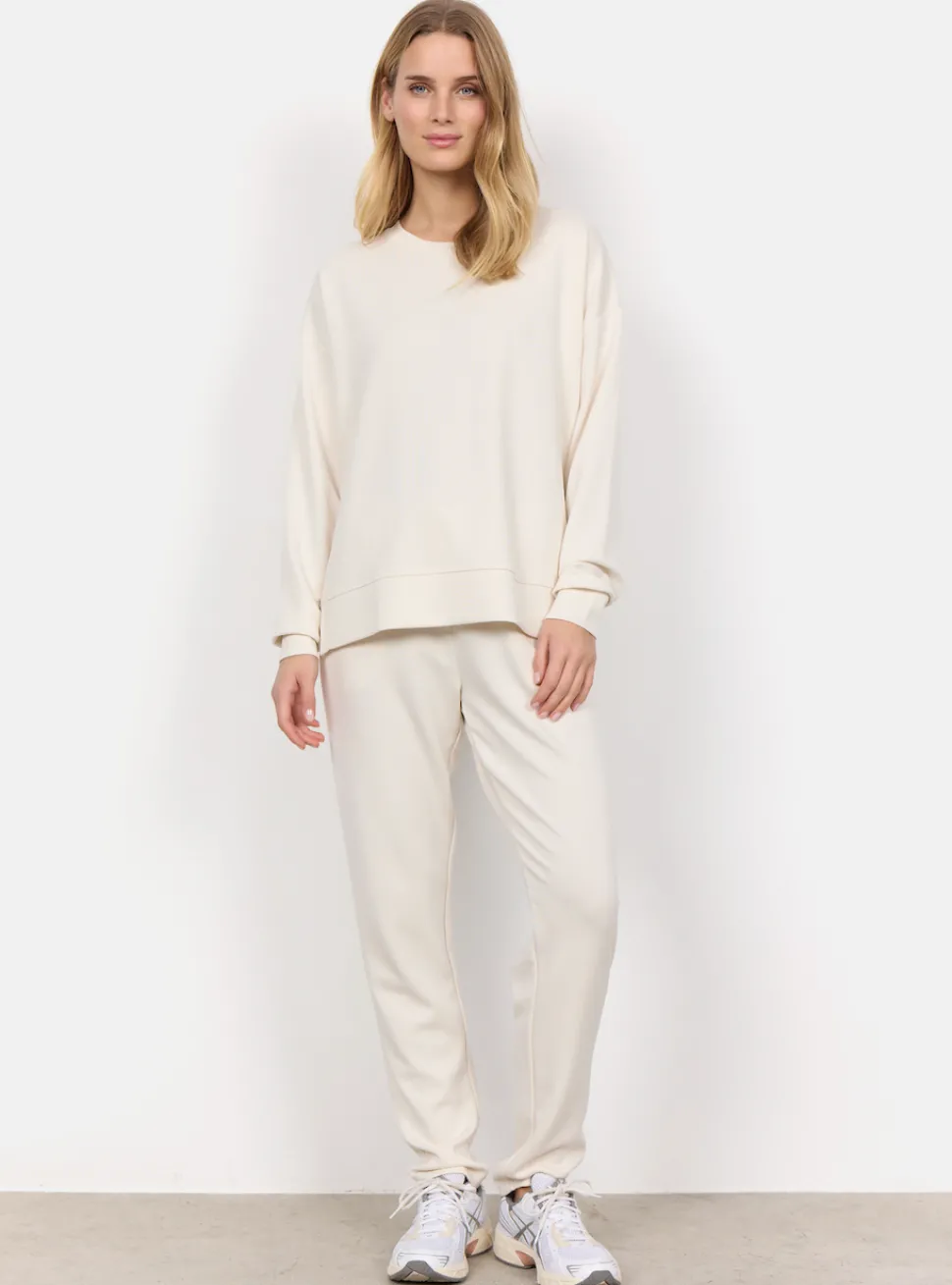 banu__sweatshirt_in_cream_1.webp Banu 164 Sweatshirt in Cream