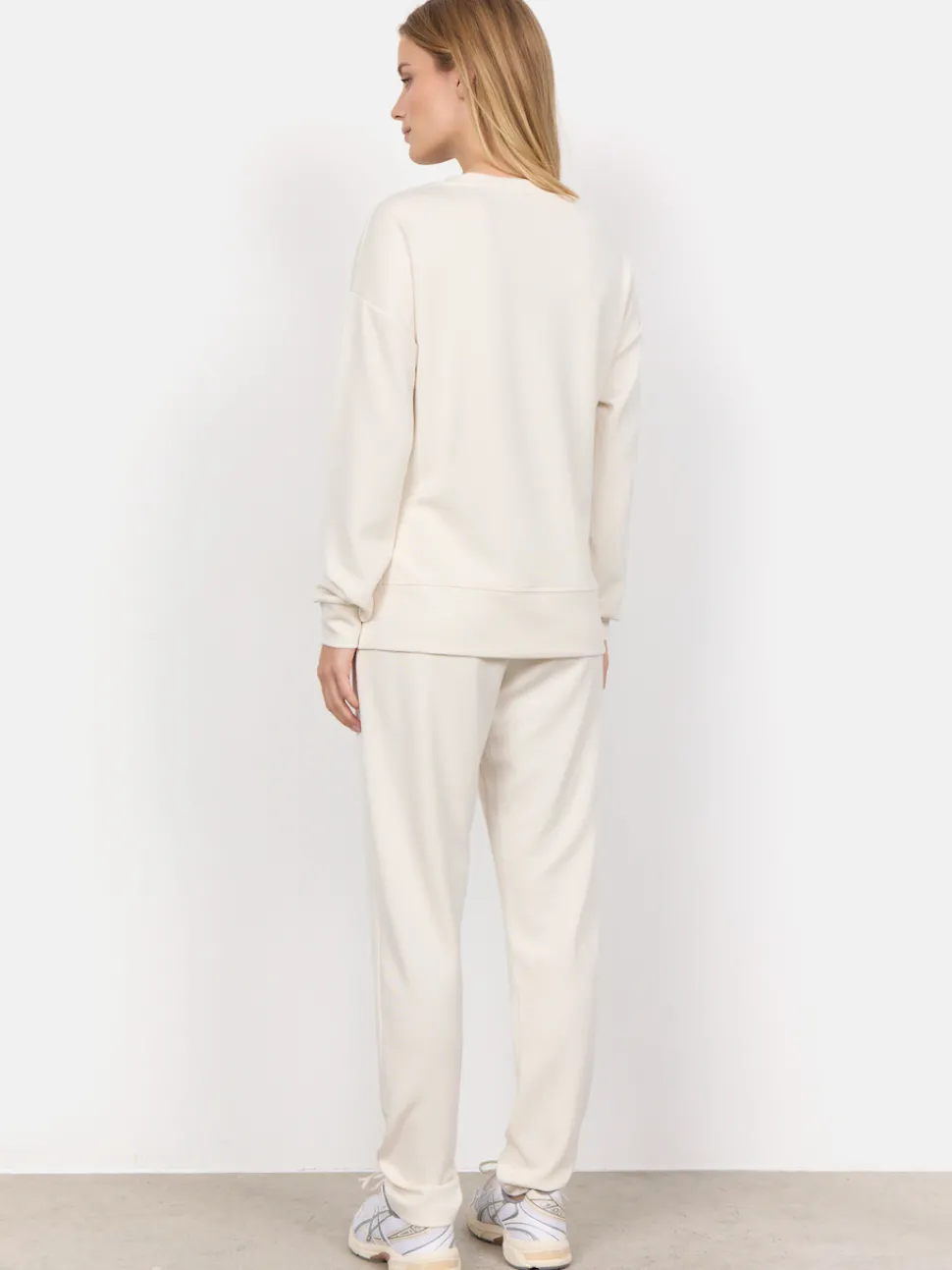 banu__sweatshirt_in_cream_2.webp Banu 164 Sweatshirt in Cream