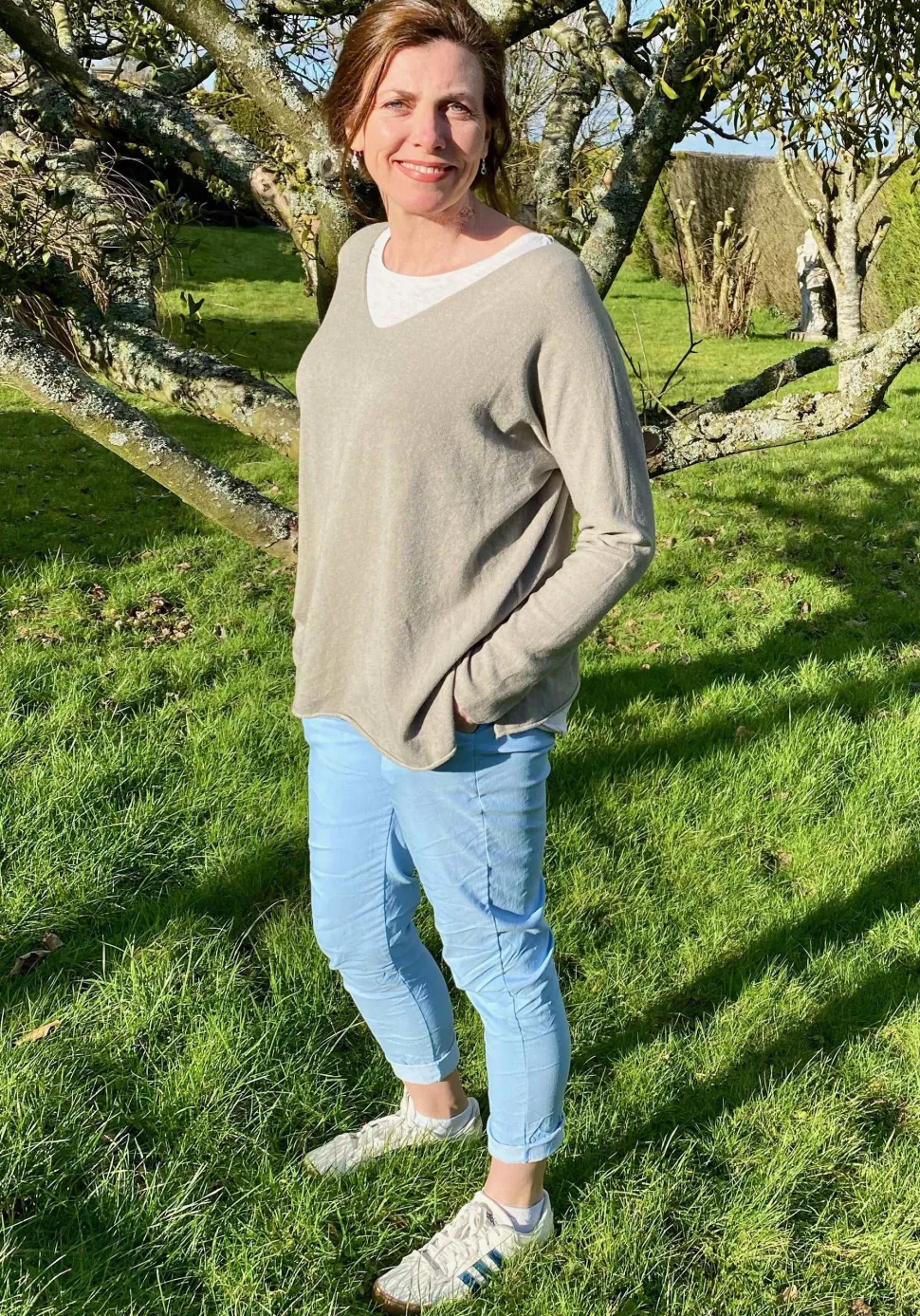 cashmere_mix_v_neck_knit__2.webp Cashmere Mix V Neck Knit in Browns