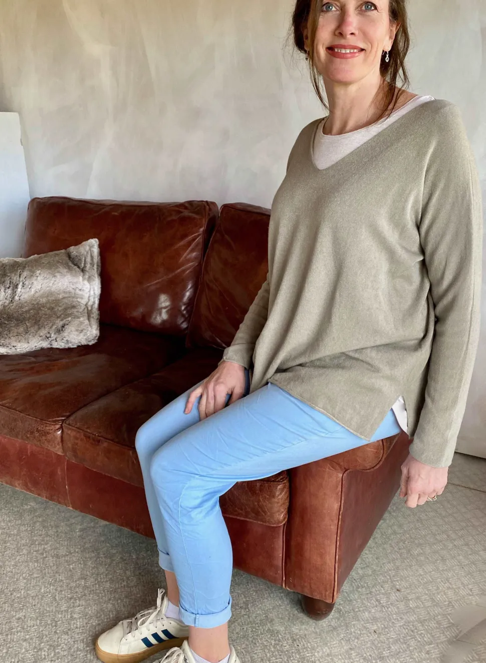 cashmere_mix_v_neck_knit__3.webp Cashmere Mix V Neck Knit in Browns