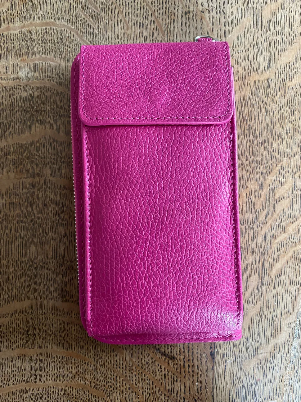 classic_leather_phone_bag_10.webp Classic Leather Phone Bag