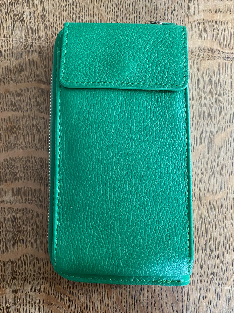 classic_leather_phone_bag_11.webp Classic Leather Phone Bag