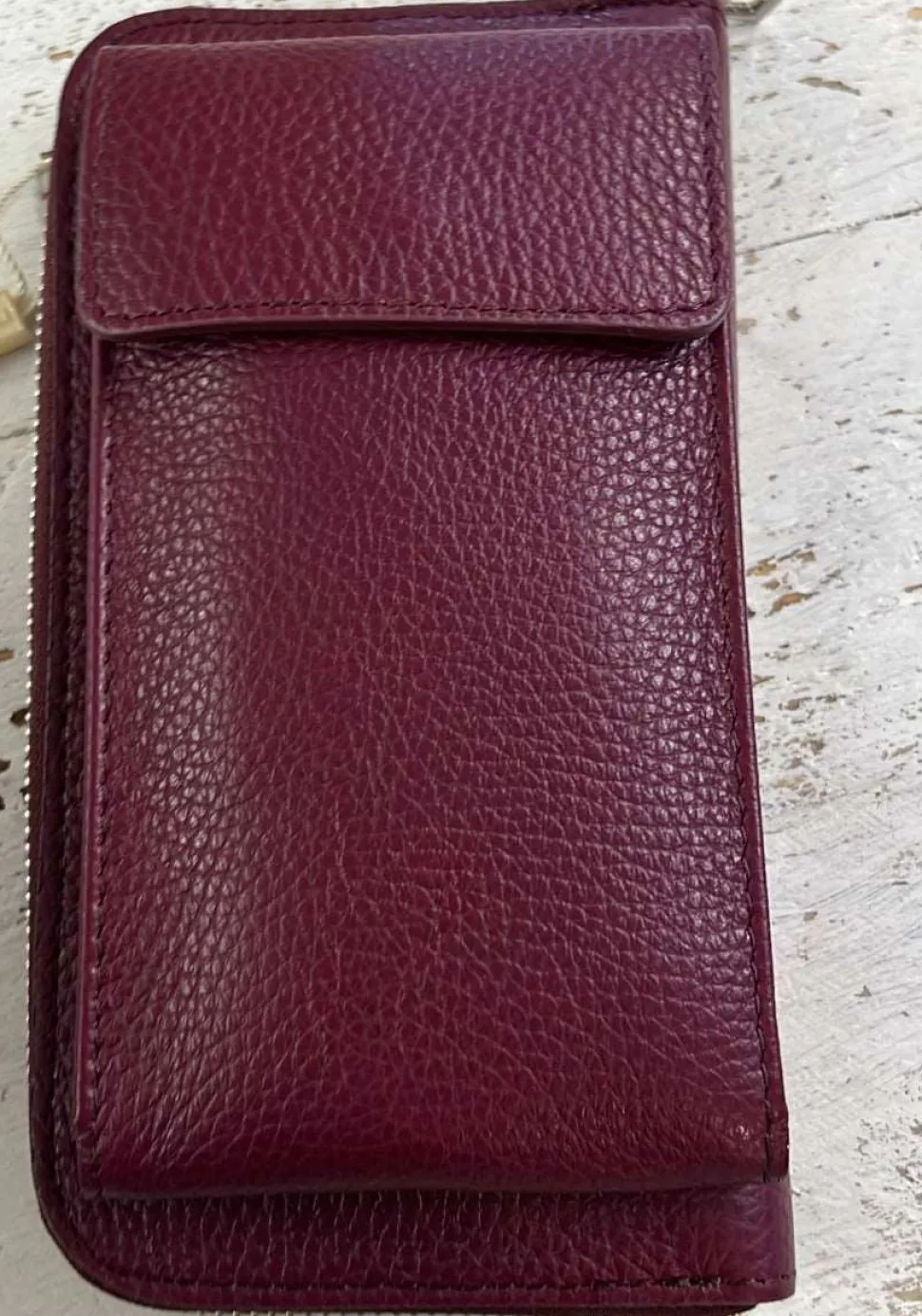 classic_leather_phone_bag_16.webp Classic Leather Phone Bag