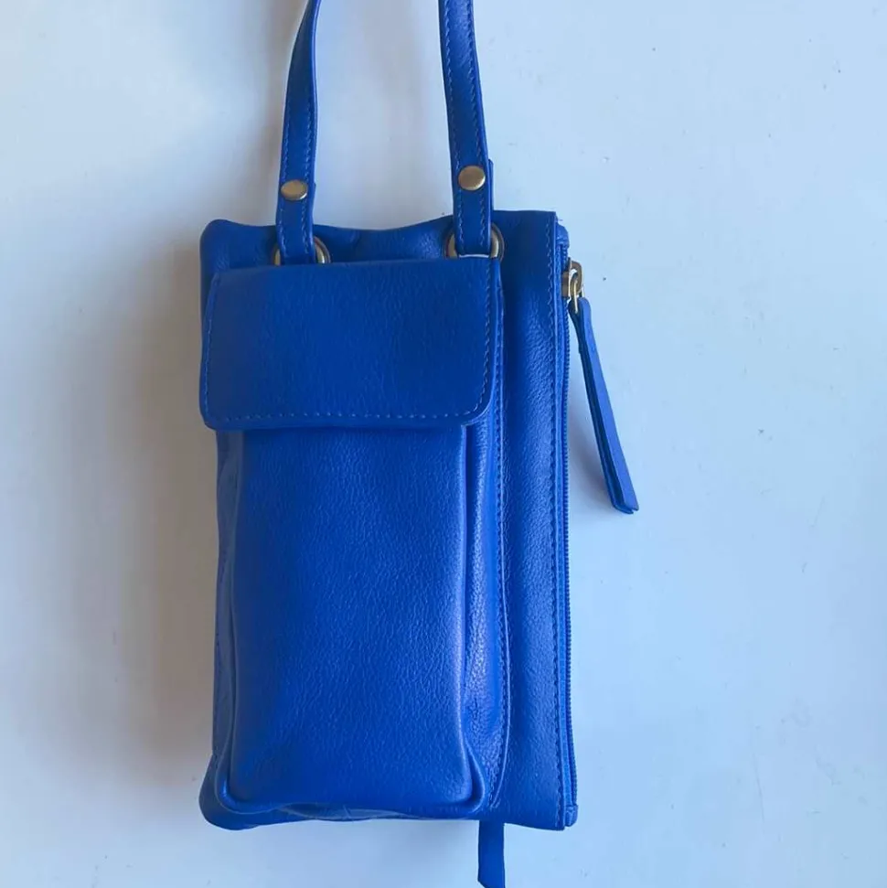 classic_leather_phone_bag_8.webp Classic Leather Phone Bag
