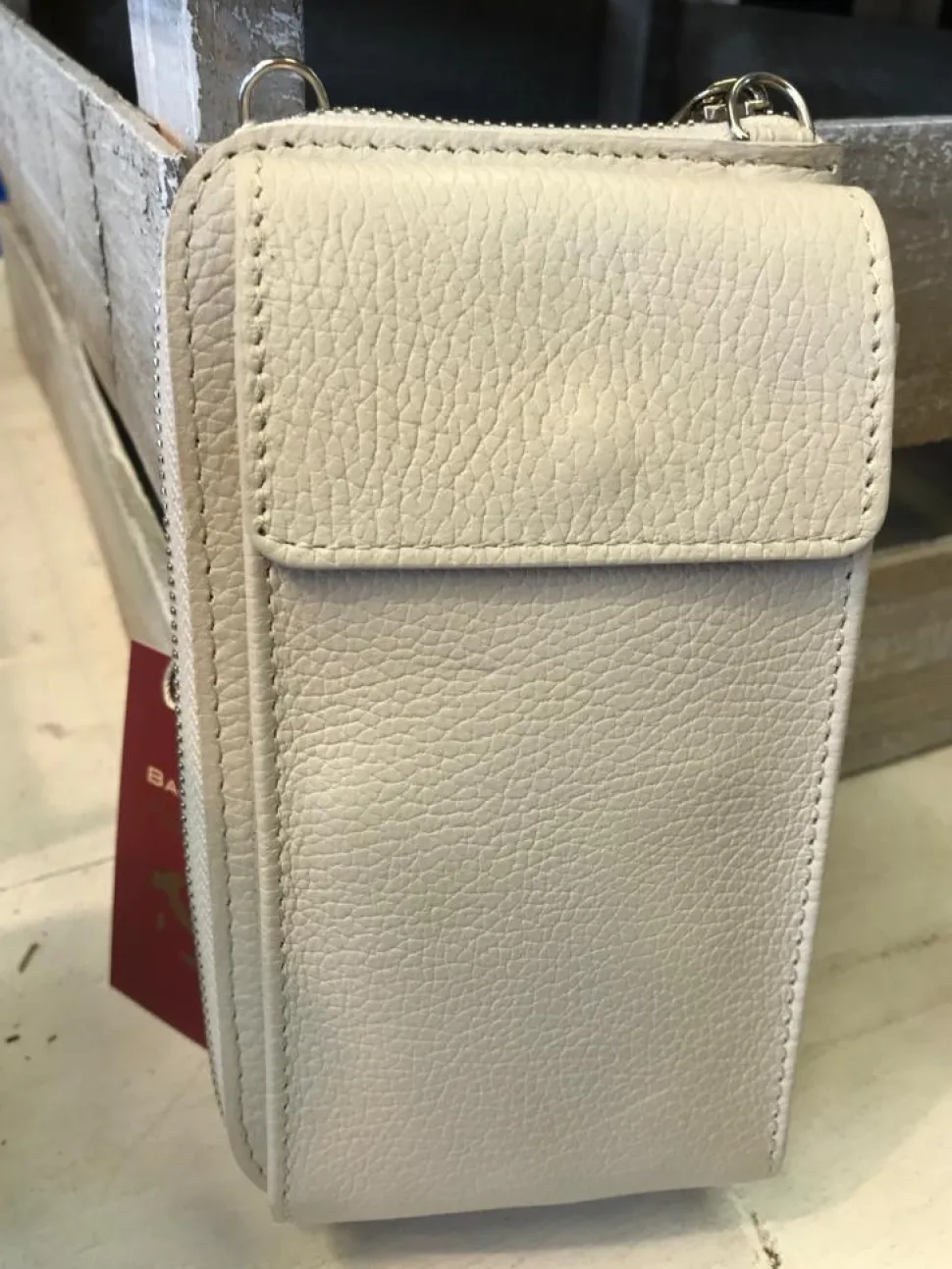 classic_leather_phone_bag_9.webp Classic Leather Phone Bag