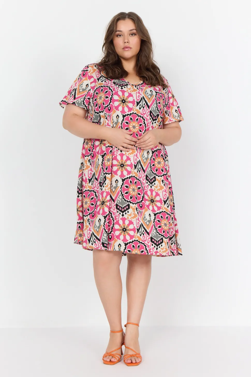 freja__dress_in_fuchsia_3.webp Freja 4 Dress in Fuchsia