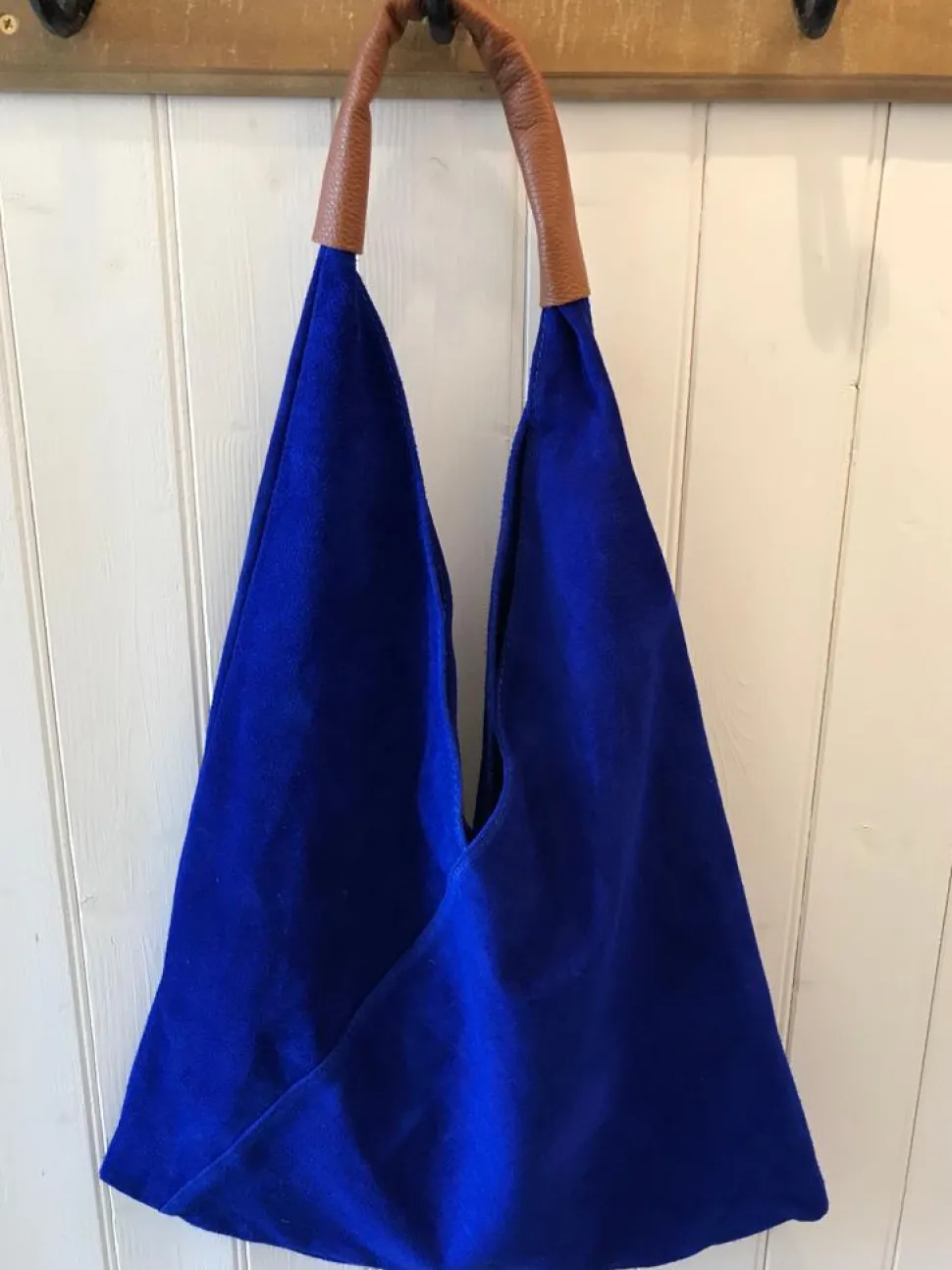 hobo_v_suede_shoulder_bag_12.webp Hobo V Suede Shoulder Bag