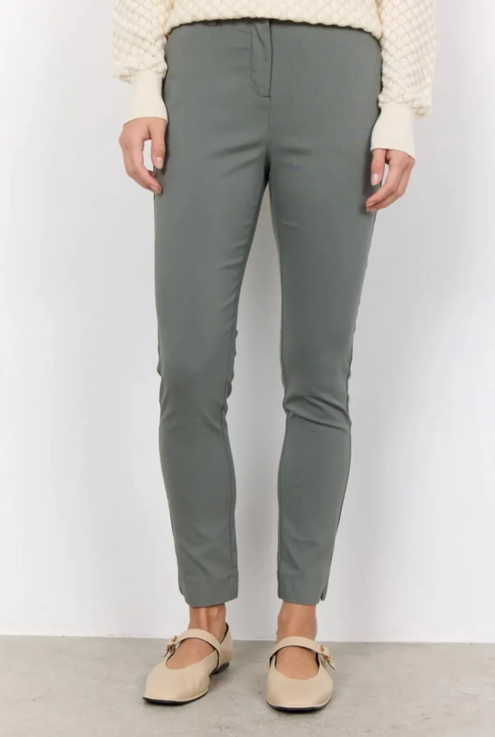 lilly_b_pants_in_dusty_gr_1.webp Lilly 44-B Pants in Dusty Green