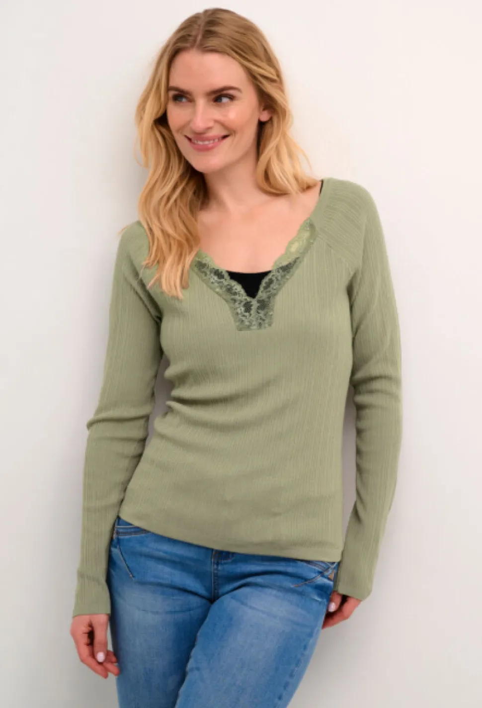 maro_rib_pullover_in_over_1.webp Maro Rib Pullover in Overland Trek