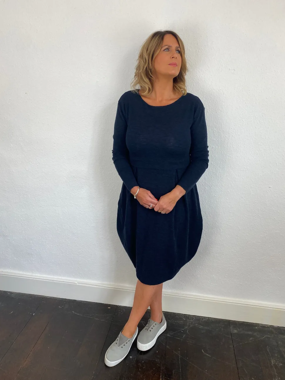 merino_wool_blusbar_dress_0.webp Merino Wool Blusbar Dress with Pleats in Blue & Brown