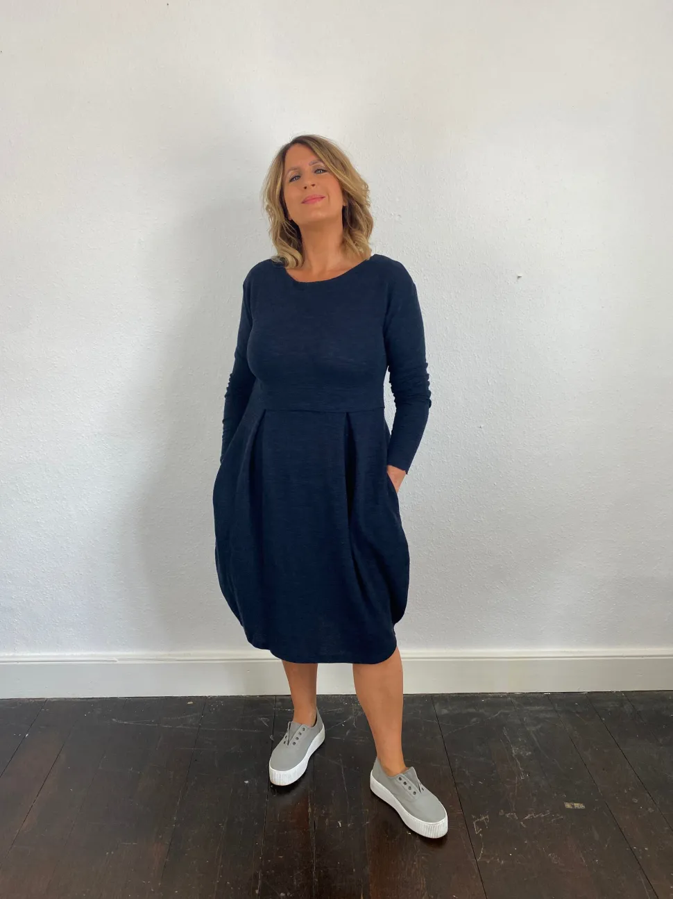merino_wool_blusbar_dress_3.webp Merino Wool Blusbar Dress with Pleats in Blue & Brown