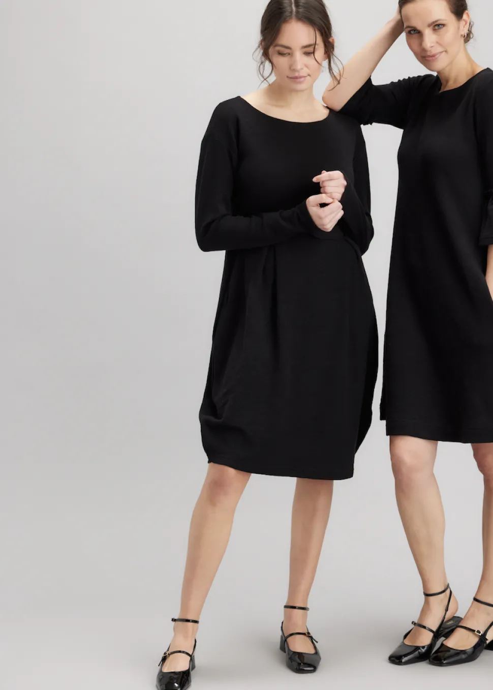 merino_wool_blusbar_dress_4.webp Merino Wool Blusbar Dress with Pleats in Blue & Brown