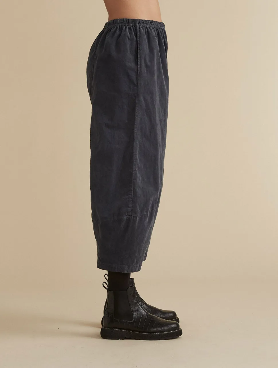 mini_cord_lantern_pants_i_4.webp Mini Cord Lantern Pants in Saddle & Black