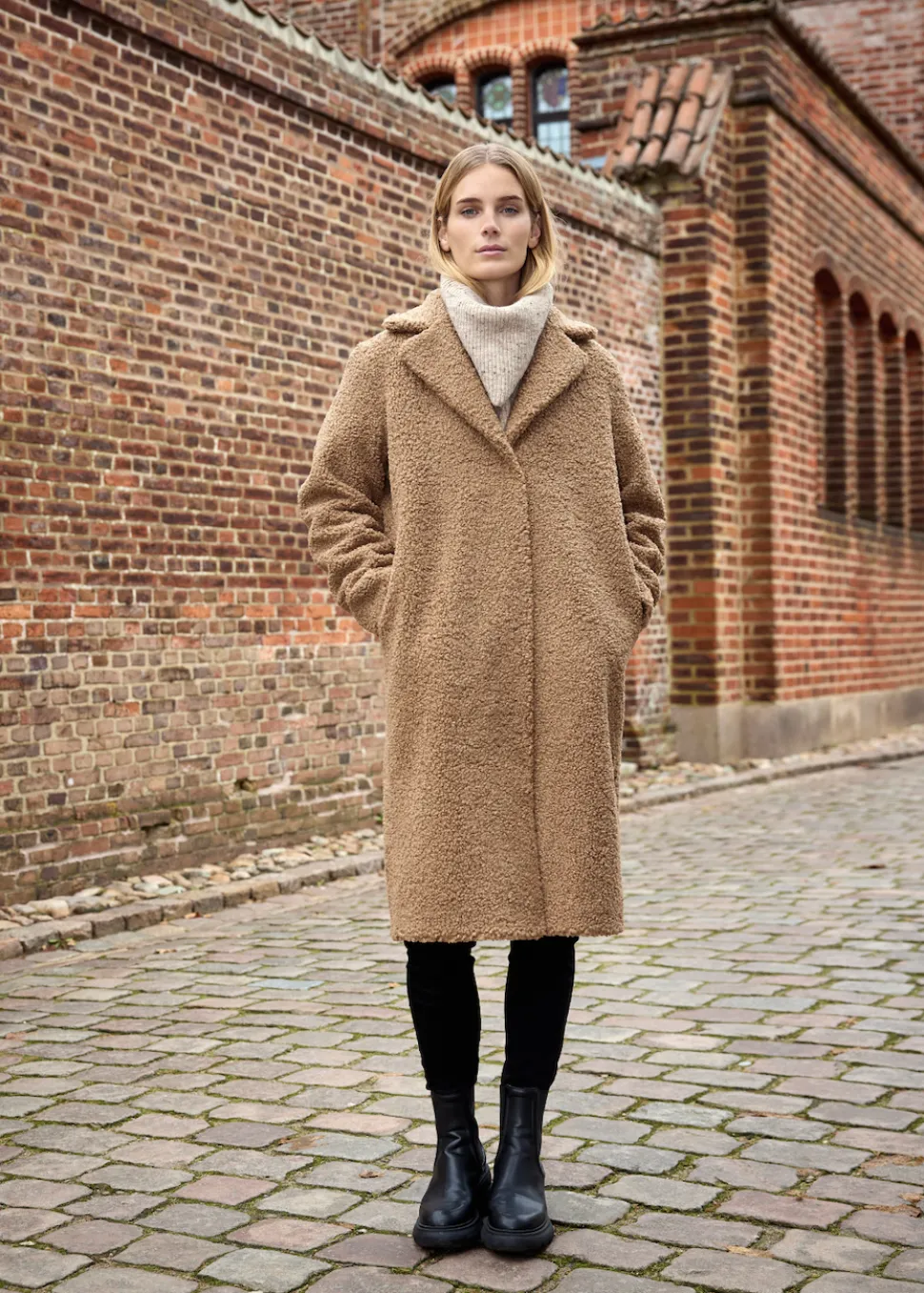 mukite__coat_in_camel_1.webp Mukite 2 Coat in Camel