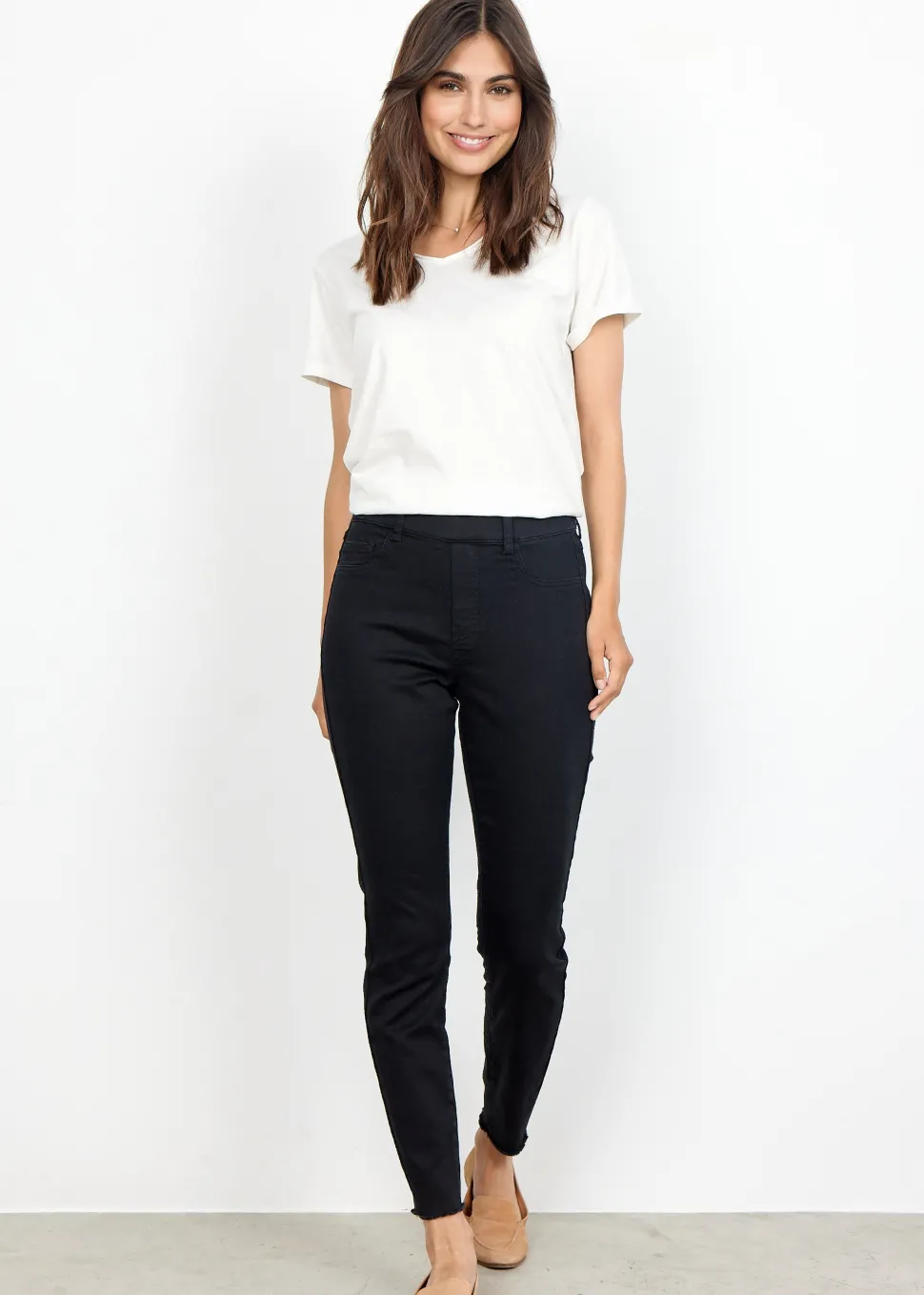 nadira__pants_in_black_0.webp Nadira 1 Pants in Black