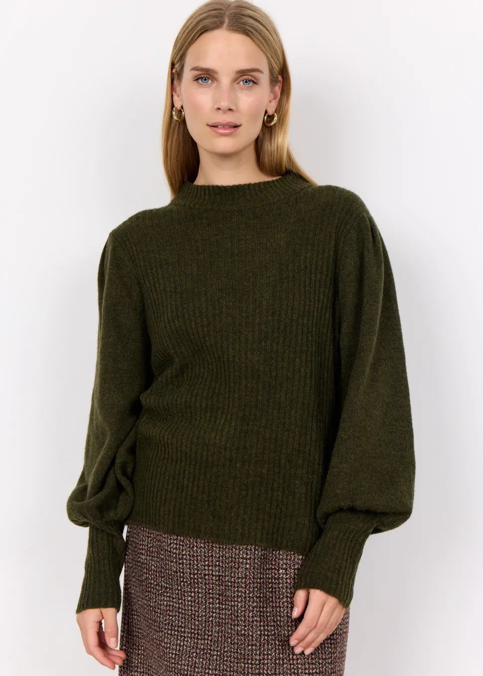 nessie__pullover_in_olive_0.webp Nessie 60 Pullover in Olive