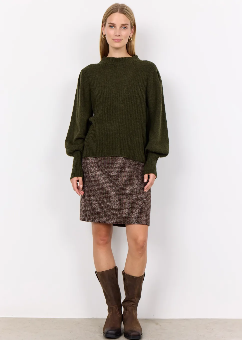 nessie__pullover_in_olive_1.webp Nessie 60 Pullover in Olive