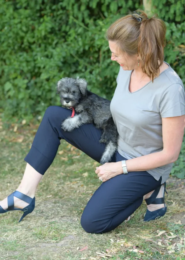 Robell 3/4 Length Bella Trousers in Navy 69