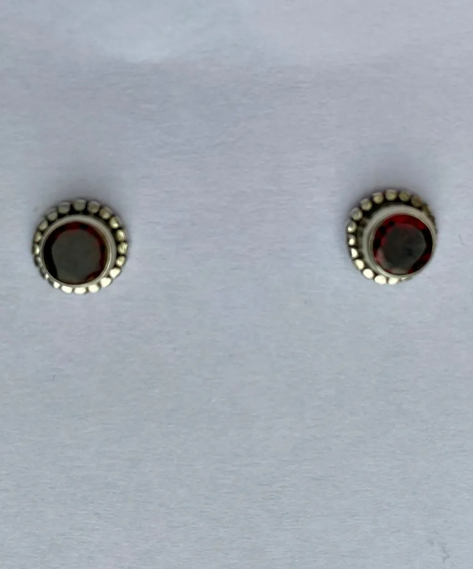 solid_silver_garnet_rope__1.webp Solid Silver Garnet Rope Stud Earrings