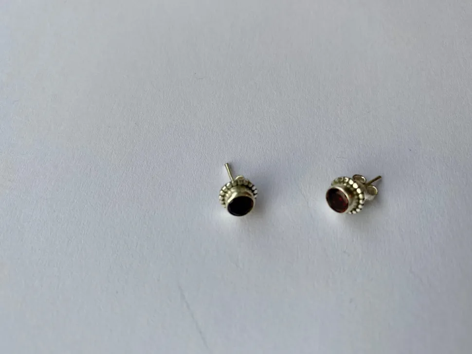 solid_silver_garnet_rope__2.webp Solid Silver Garnet Rope Stud Earrings