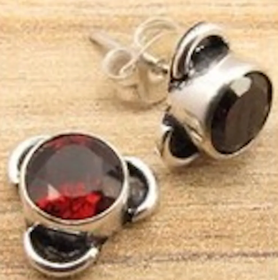 solid_silver_garnet_stud__4.webp Solid Silver Garnet Stud Earrings with Triple Curve Frame