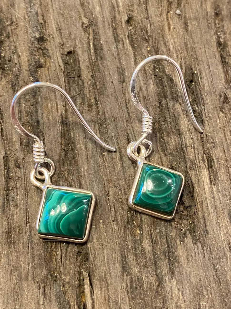 solid_silver_malachite_dr_2.webp Solid Silver Malachite Drop Simple Earrings