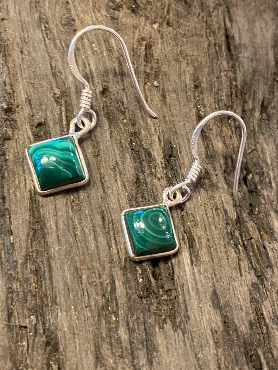 solid_silver_malachite_dr_3.webp Solid Silver Malachite Drop Simple Earrings