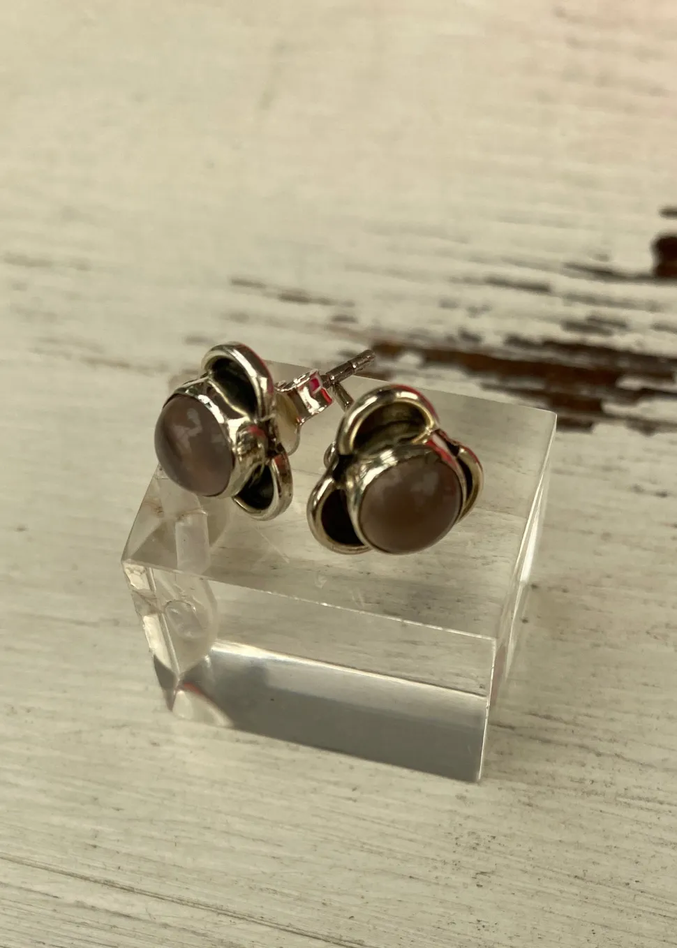 solid_silver_rose_quartz__1-1.webp Solid Silver Rose Quartz Stud Earrings with Triple Curve Frame