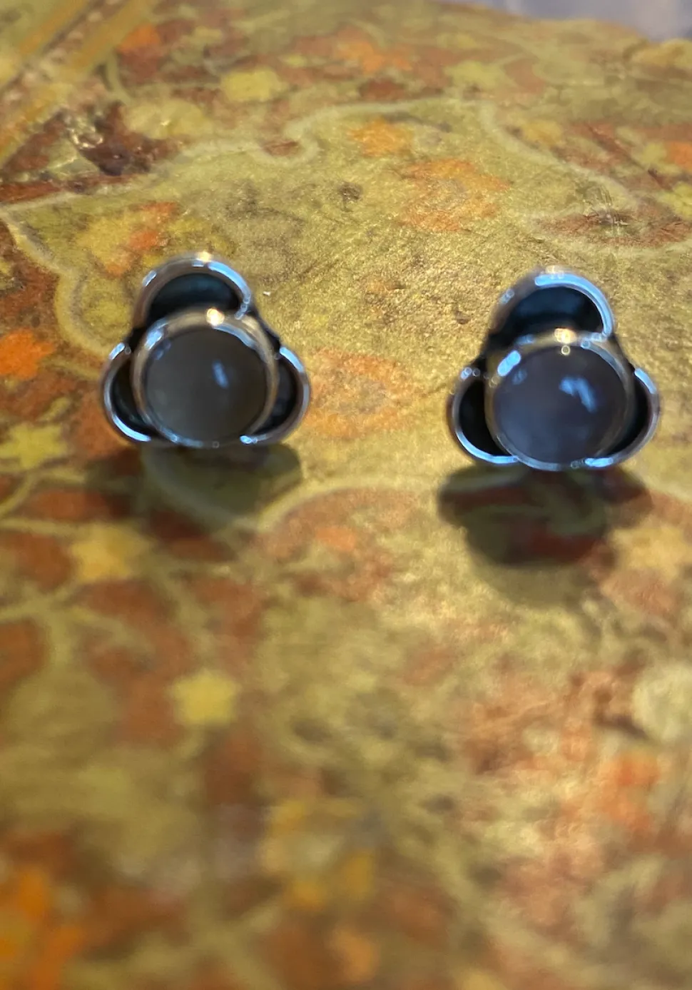 solid_silver_rose_quartz__3.webp Solid Silver Rose Quartz Stud Earrings with Triple Curve Frame