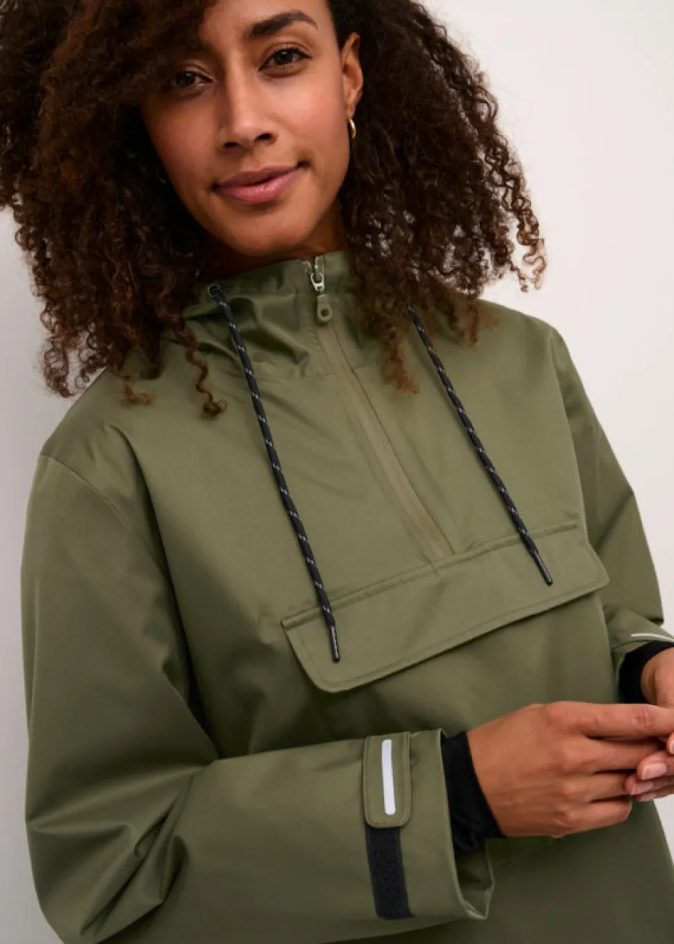 vivian_anorak_in_ivy_gree_2.webp Vivian Anorak in Ivy Green