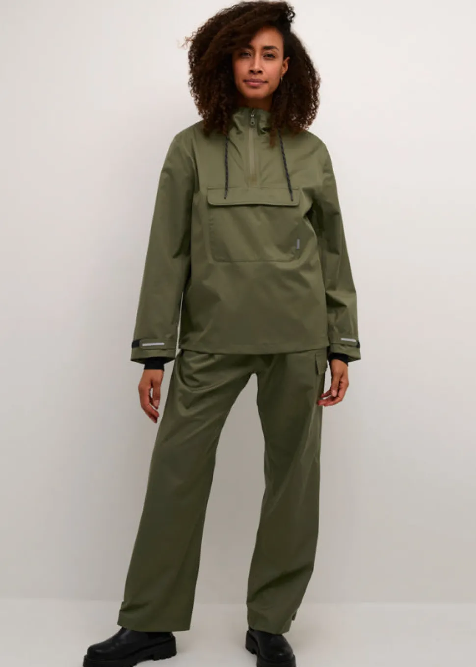 vivian_anorak_in_ivy_gree_3.webp Vivian Anorak in Ivy Green