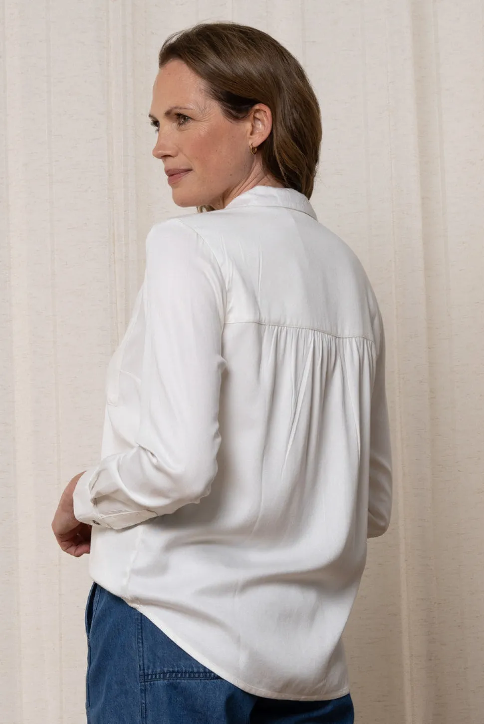 willow_outfitter_shirt_in_3.webp Willow Outfitter Shirt in Off White