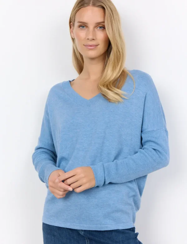 Dollie 722 V Neck Pullover in Air Blue