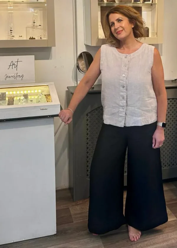 Linen Crop Pants in Black